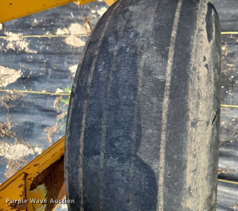 image for item DX7224 Haybuster 2100 bale processor