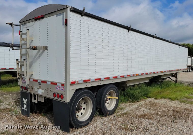 image for item DX7434 2011 Wilson Pace Setter grain trailer