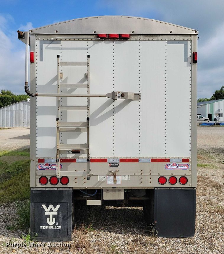 image for item DX7434 2011 Wilson Pace Setter grain trailer