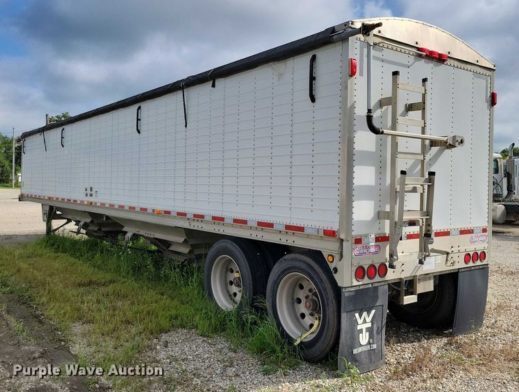 image for item DX7434 2011 Wilson Pace Setter grain trailer
