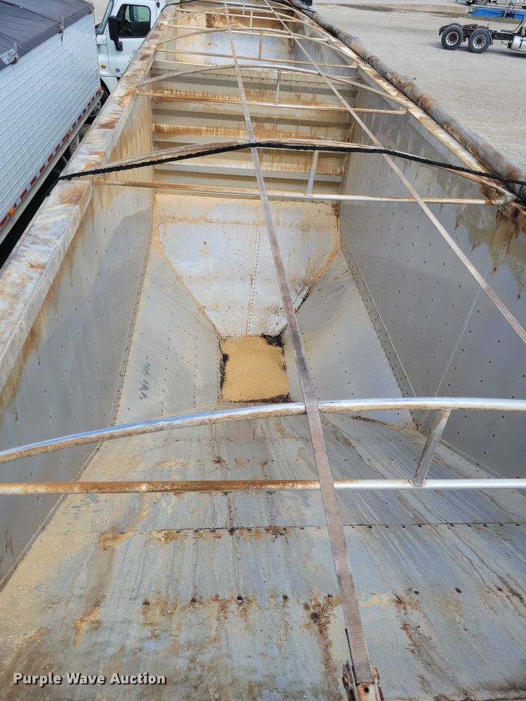 image for item DX7434 2011 Wilson Pace Setter grain trailer