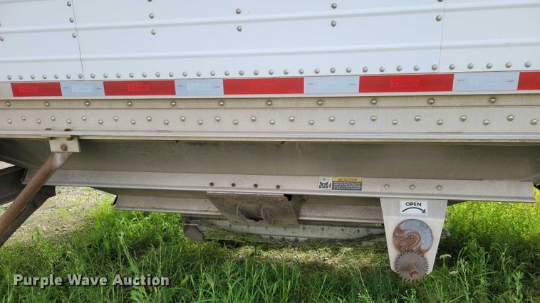 image for item DX7434 2011 Wilson Pace Setter grain trailer