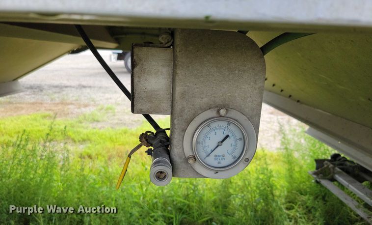 image for item DX7434 2011 Wilson Pace Setter grain trailer