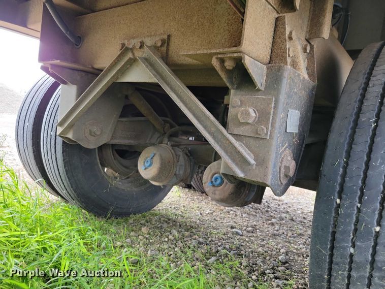 image for item DX7434 2011 Wilson Pace Setter grain trailer