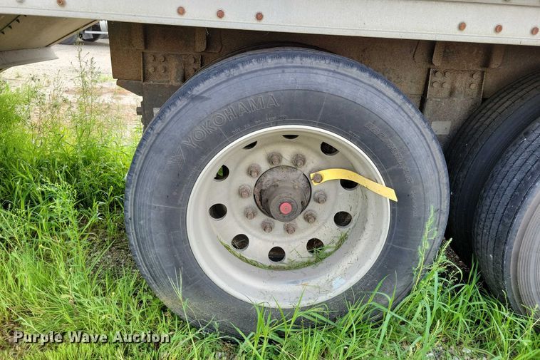 image for item DX7434 2011 Wilson Pace Setter grain trailer
