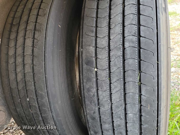 image for item DX7434 2011 Wilson Pace Setter grain trailer