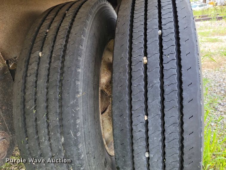 image for item DX7434 2011 Wilson Pace Setter grain trailer