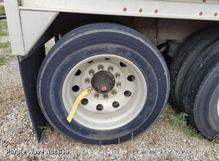 image for item DX7434 2011 Wilson Pace Setter grain trailer