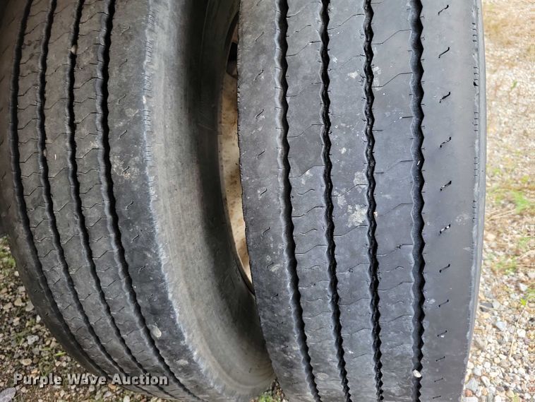 image for item DX7434 2011 Wilson Pace Setter grain trailer