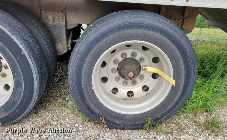 image for item DX7434 2011 Wilson Pace Setter grain trailer