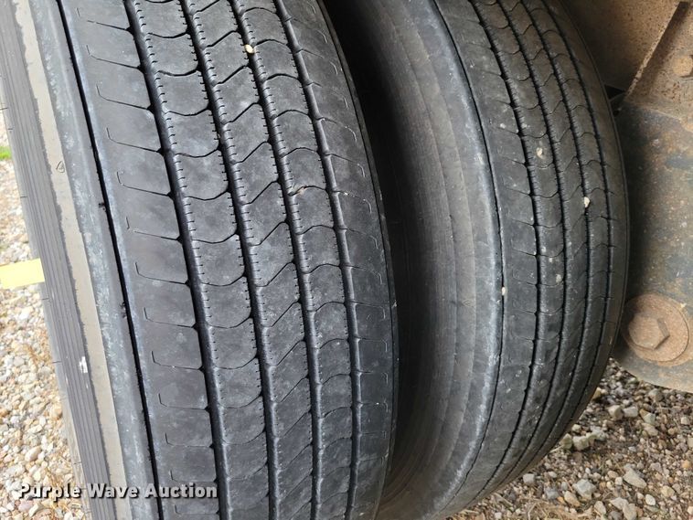 image for item DX7434 2011 Wilson Pace Setter grain trailer