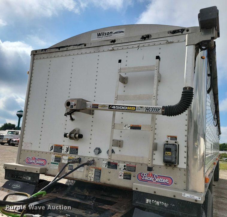 image for item DX7435 2013 Wilson Pacesetter grain trailer