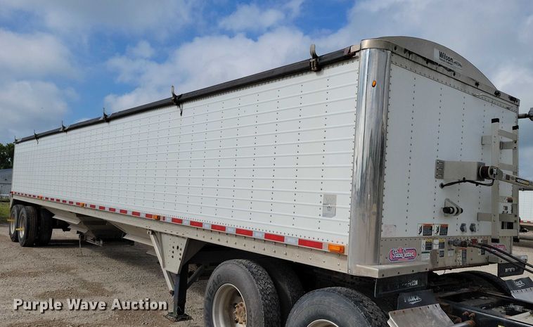 image for item DX7435 2013 Wilson Pacesetter grain trailer