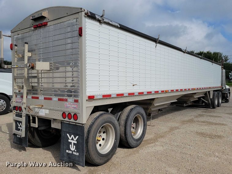image for item DX7435 2013 Wilson Pacesetter grain trailer