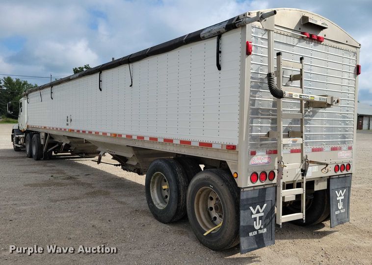 image for item DX7435 2013 Wilson Pacesetter grain trailer