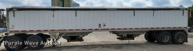 image for item DX7435 2013 Wilson Pacesetter grain trailer