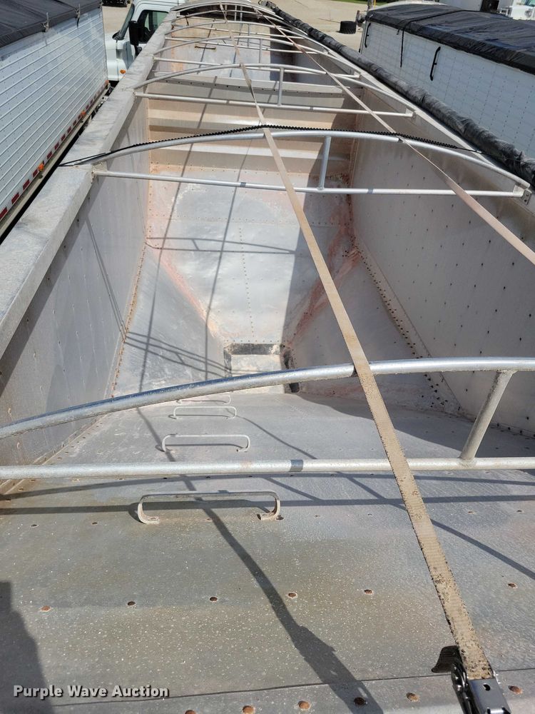 image for item DX7435 2013 Wilson Pacesetter grain trailer