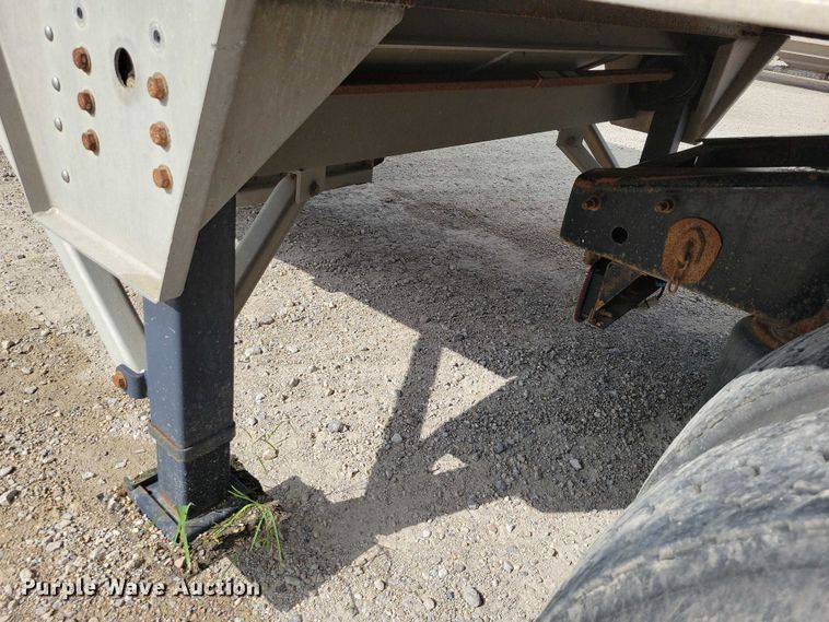 image for item DX7435 2013 Wilson Pacesetter grain trailer