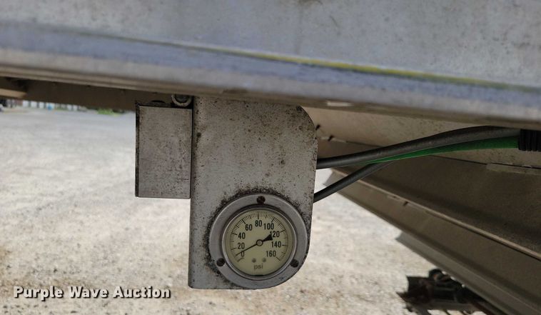 image for item DX7435 2013 Wilson Pacesetter grain trailer