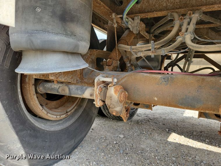 image for item DX7435 2013 Wilson Pacesetter grain trailer