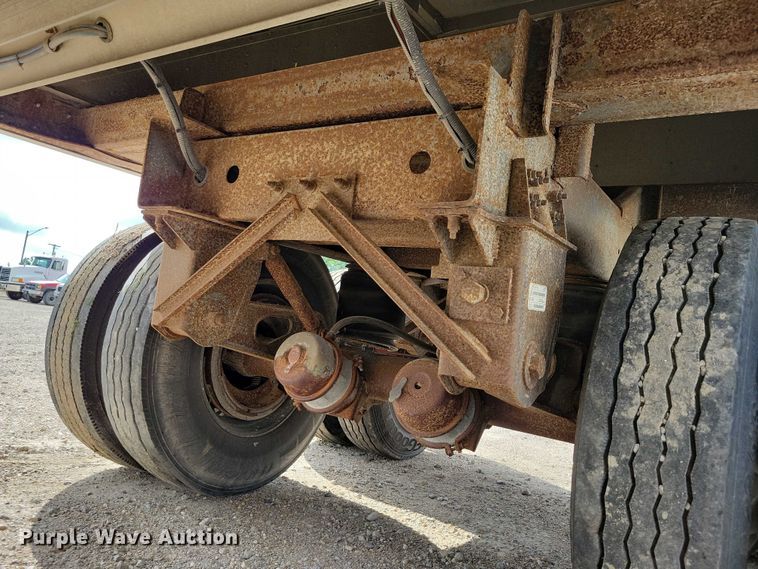 image for item DX7435 2013 Wilson Pacesetter grain trailer