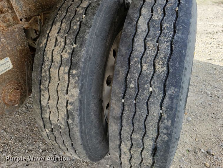 image for item DX7435 2013 Wilson Pacesetter grain trailer