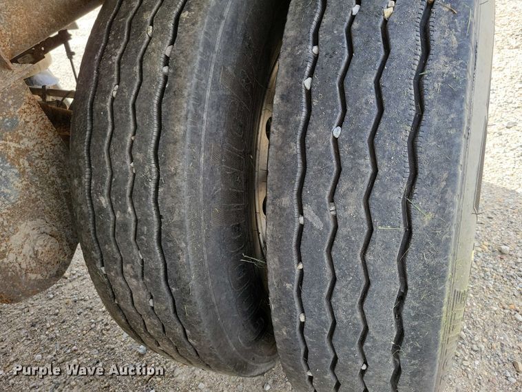 image for item DX7435 2013 Wilson Pacesetter grain trailer