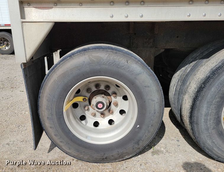 image for item DX7435 2013 Wilson Pacesetter grain trailer