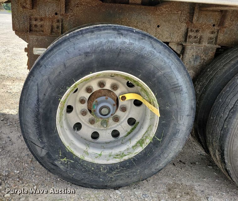 image for item DX7435 2013 Wilson Pacesetter grain trailer