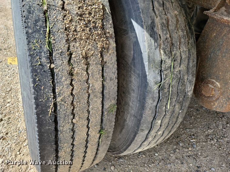 image for item DX7435 2013 Wilson Pacesetter grain trailer