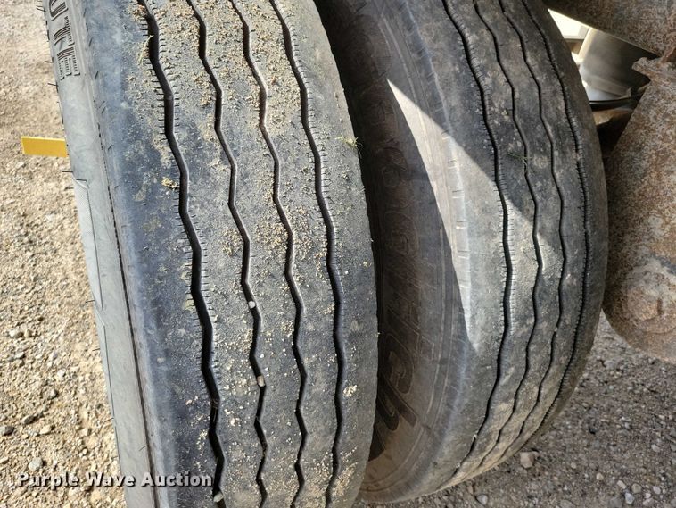 image for item DX7435 2013 Wilson Pacesetter grain trailer