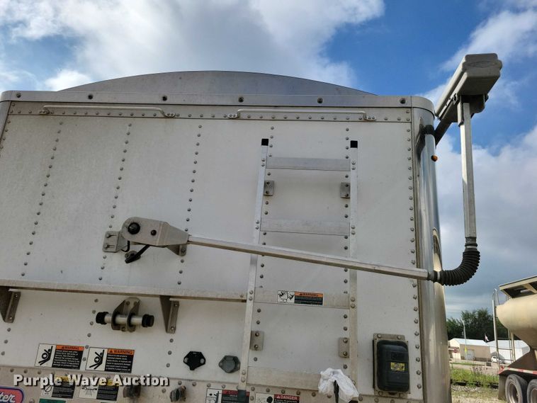image for item DX7436 2013 Wilson Pacesetter grain trailer