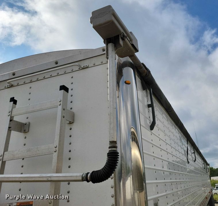 image for item DX7436 2013 Wilson Pacesetter grain trailer