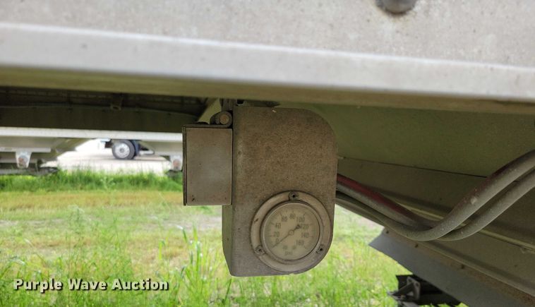 image for item DX7436 2013 Wilson Pacesetter grain trailer