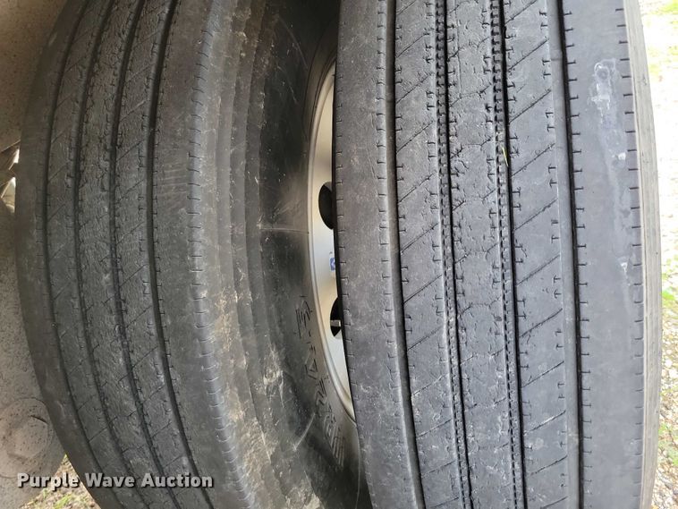 image for item DX7436 2013 Wilson Pacesetter grain trailer