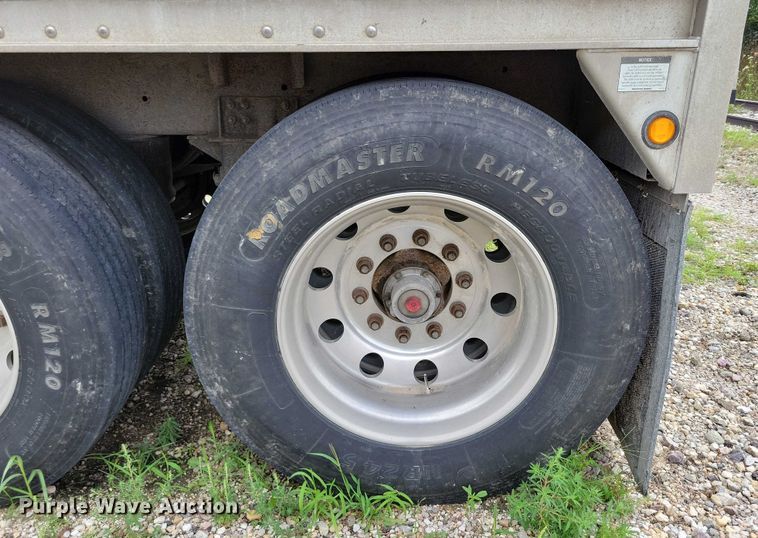 image for item DX7436 2013 Wilson Pacesetter grain trailer