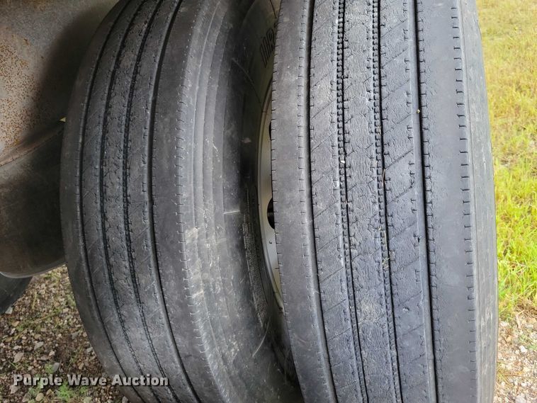 image for item DX7436 2013 Wilson Pacesetter grain trailer