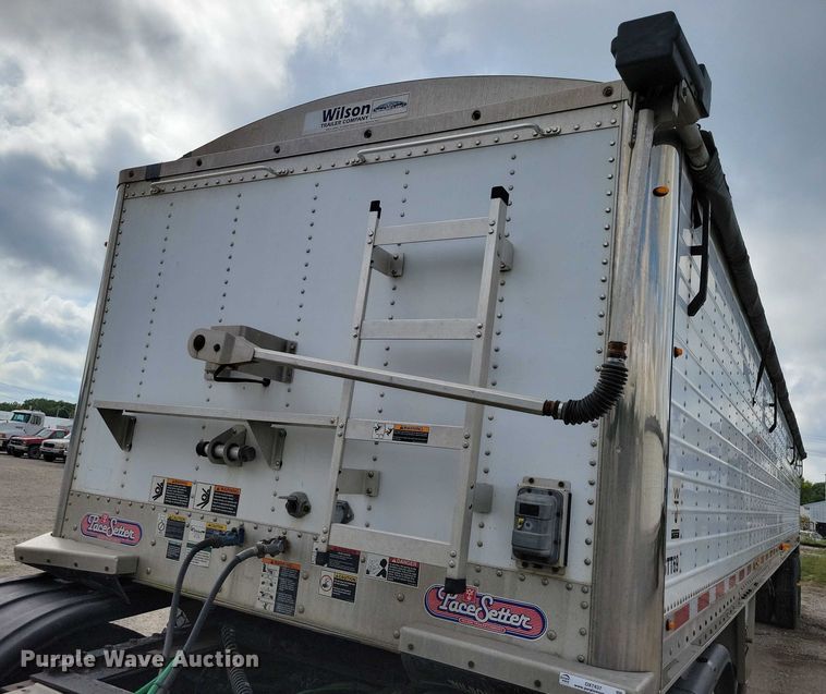 image for item DX7437 2012 Wilson Pacesetter grain trailer