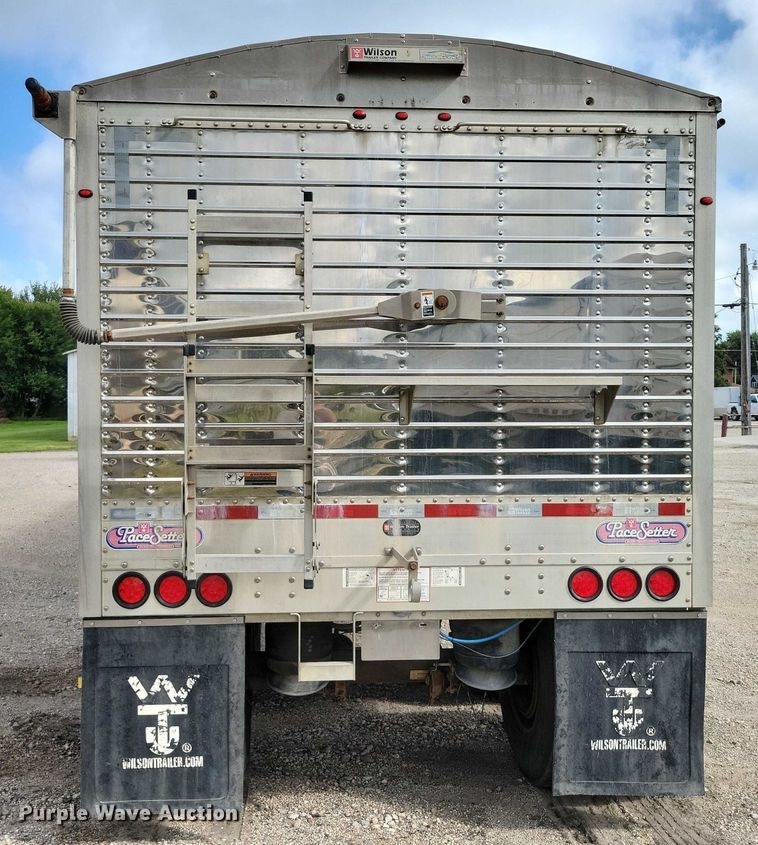image for item DX7437 2012 Wilson Pacesetter grain trailer
