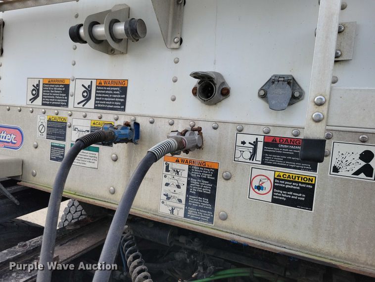 image for item DX7437 2012 Wilson Pacesetter grain trailer