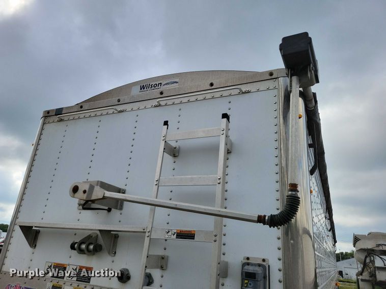 image for item DX7437 2012 Wilson Pacesetter grain trailer