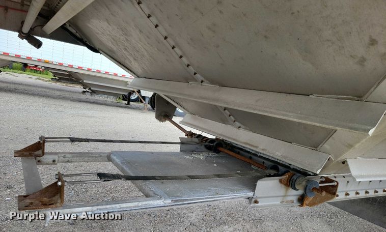 image for item DX7437 2012 Wilson Pacesetter grain trailer