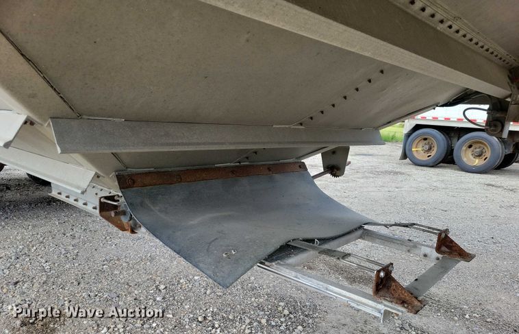 image for item DX7437 2012 Wilson Pacesetter grain trailer