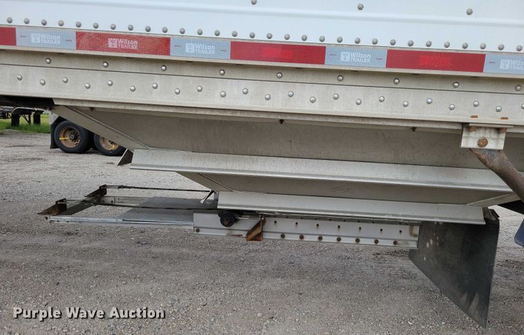image for item DX7437 2012 Wilson Pacesetter grain trailer