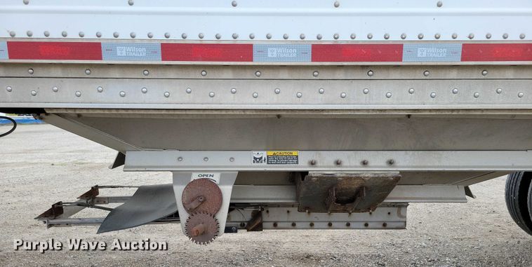 image for item DX7437 2012 Wilson Pacesetter grain trailer