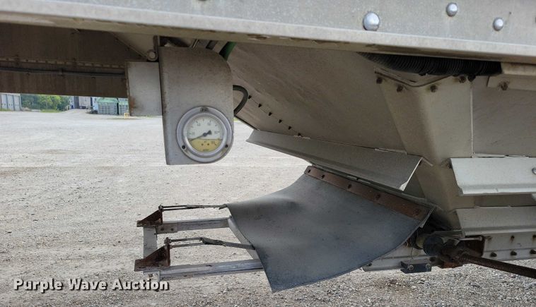 image for item DX7437 2012 Wilson Pacesetter grain trailer