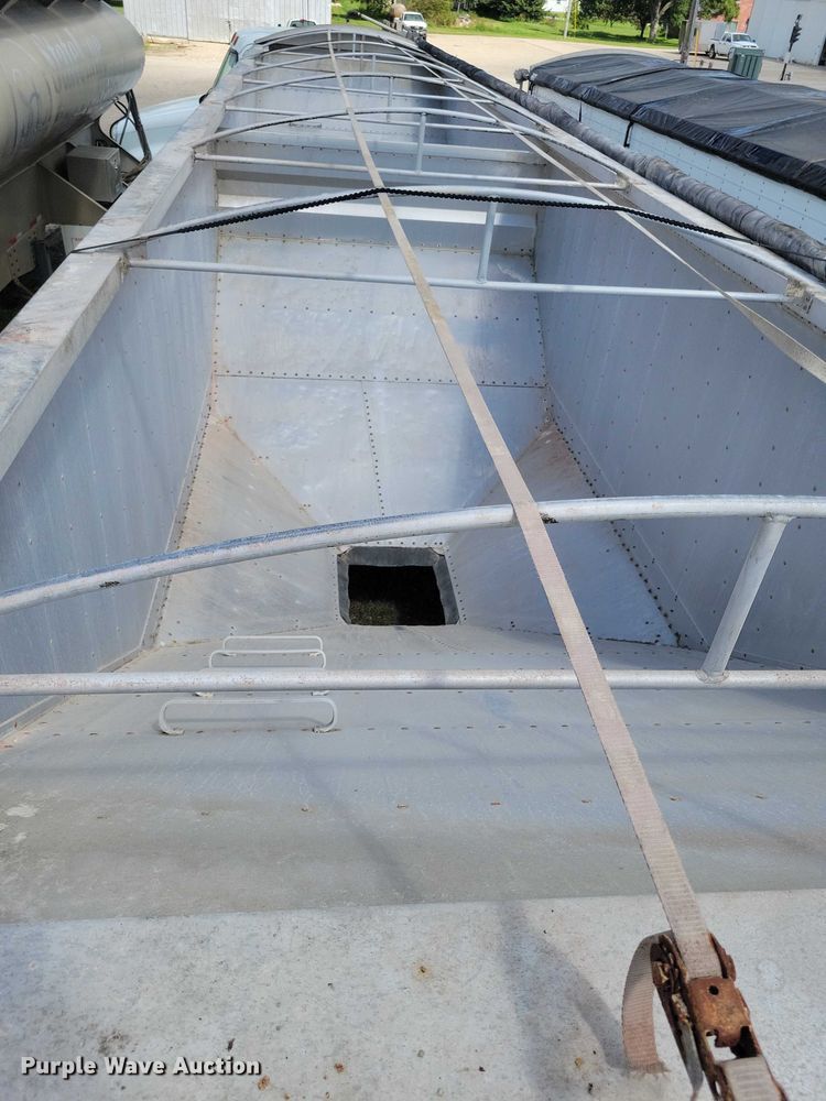 image for item DX7437 2012 Wilson Pacesetter grain trailer