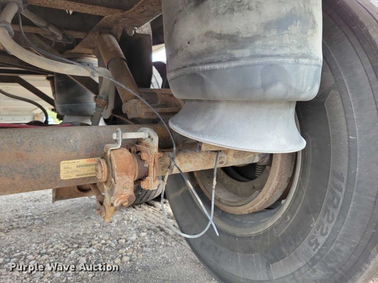 image for item DX7437 2012 Wilson Pacesetter grain trailer