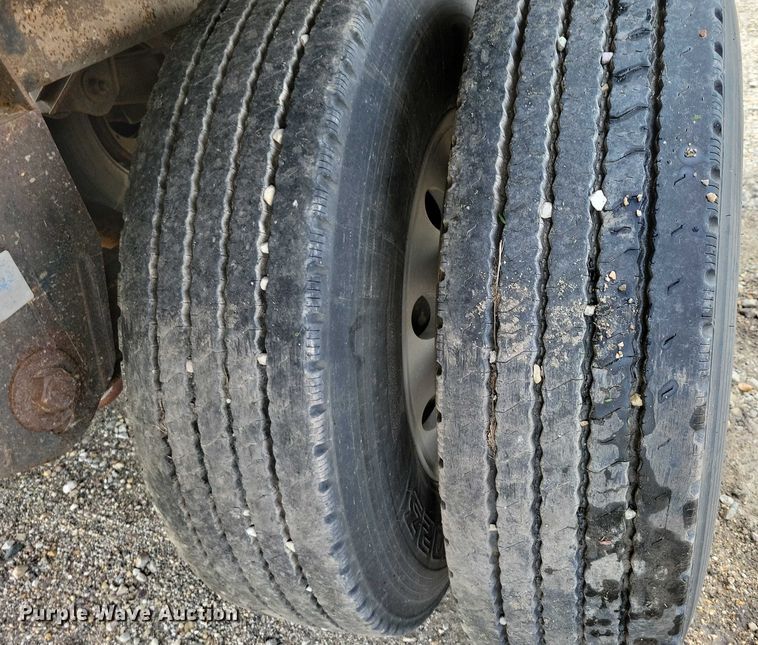 image for item DX7437 2012 Wilson Pacesetter grain trailer