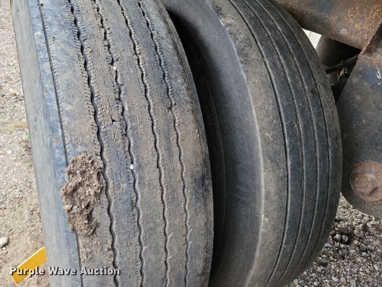 image for item DX7437 2012 Wilson Pacesetter grain trailer